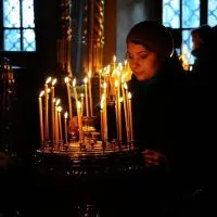 Как да ходят на църква, за да запалят свещи и как да се сложи