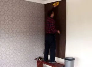 Как се лепят тапети винил