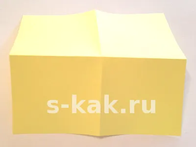 Как да направите триизмерна звезда на хартията