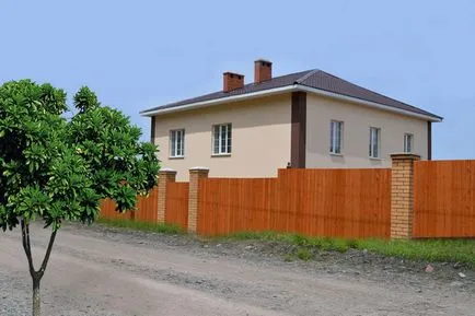 Какво и как най-добре да нарисува дървената ограда на вилата