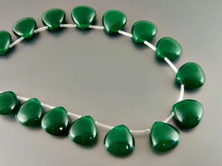 Jade изображение камък, неговите характеристики, магически и терапевтични свойства на минерала, особено се грижат (нефрит) Jade камък снимка, нейните характеристики, магически и лечебни свойства на минералната, особено грижа