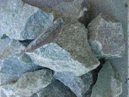 Jade изображение камък, неговите характеристики, магически и терапевтични свойства на минерала, особено се грижат (минерална) Jade камък снимка, нейните характеристики, магически и лечебни свойства на минералната, особено грижа