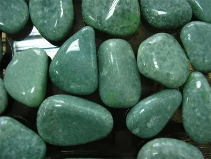 Jade изображение камък, неговите характеристики, магически и терапевтични свойства на минерала, особено се грижат (камък) Jade камък снимка, нейните характеристики, магически и лечебни свойства на минералната, особено грижа