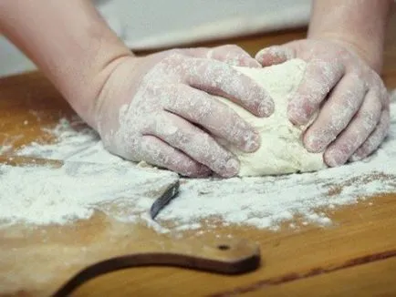 Loaf с ръцете си на етапа на сватба по стъпка