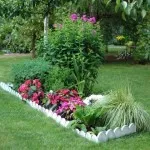 Flowerbeds в градината (45 снимки) предлага красиви, градински огради, идеи, снимки и видео
