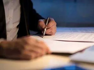На което нотариуса да се прилага при влизането им на наследството (наследството) На което нотариуса да се прилага при влизането в наследството
