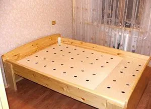 Легло с ръцете си