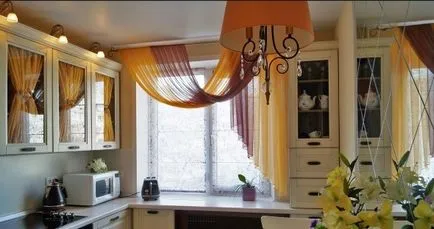Pelmets с ръцете си (модел снимка) труден, деликатен, за залата и кухнята