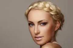 Летни прически за средна и дълга коса със снимки