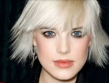 Грим Smokey Eyes за сини очи, стъпка-по-100 снимка