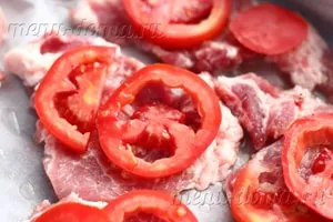 Месо на френски език в рецептата фурна със снимки от свинско месо с домати