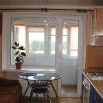 Една малка кухня с балкон възможности за дизайн
