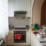 Една малка кухня с балкон възможности за дизайн