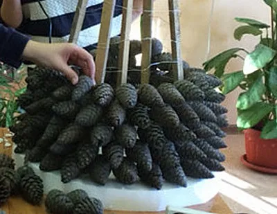 Занаяти от конуси с ръцете си, както и повечето от DIY домашно