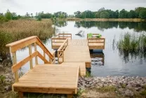 Марина акостиране структура ръцете си, плаващи пристани за лодки, мостове на езерото за