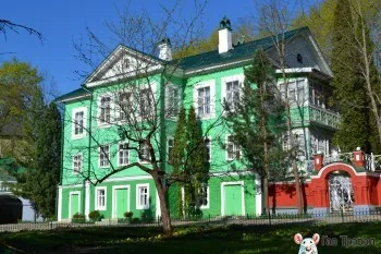 Псков-Pechersk манастир (лавра)