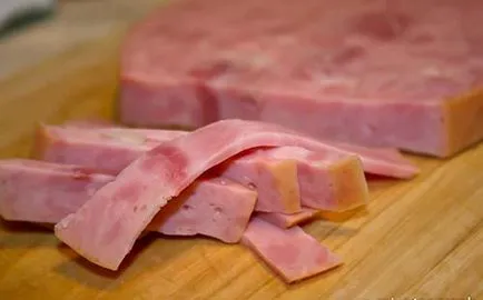 Рецепти за салати с пушено сирене плитка, шунка, моркови