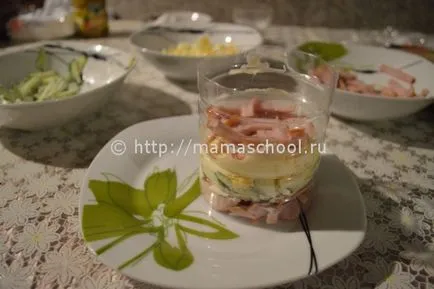 Салата с шунка, сирене и пресни краставици рецепта с стъпка по стъпка снимки