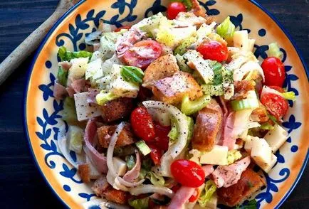 Салата с шунка, сирене и краставици