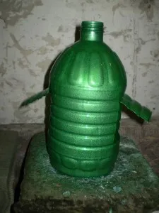 Къщичка с ръцете си от пластмасови бутилки, работилница (пластмасови) Къщичка с ръцете си от пластмаса бутилки майсторски