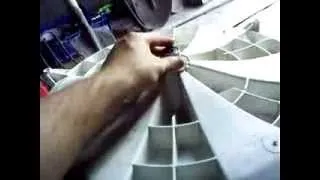 Гледайте видео как да премахнете капака на пералната машина Indesit безплатно