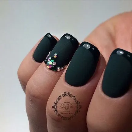 Модерен Nail Design 2017 яке с модел на снимка