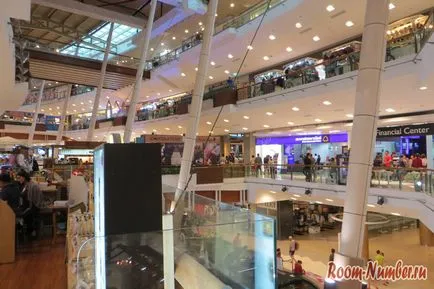 Търговски център Central Festival Пукет и върховете на пазара (централно) Търговски център Central Festival Пукет и върховете на пазара