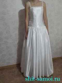 Модела рокля на бала, шият се