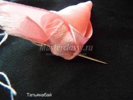 Бродерия роза сатенени панделки