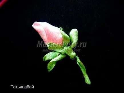 Бродерия роза сатенени панделки