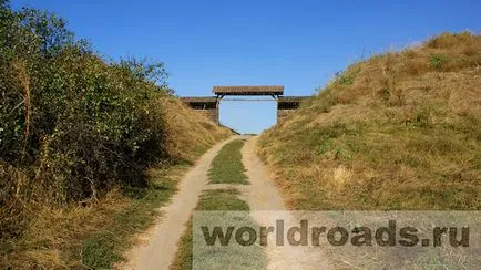 В търсене на съкровища от древна крепост, пътища на света (стара крепост) В търсене на съкровища от древна крепост, пътища на света