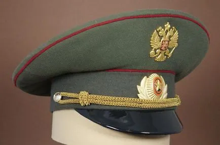 Военни капачка с ръцете си