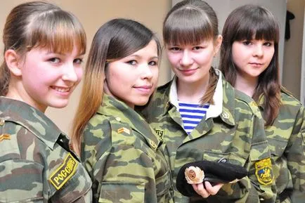 В България, момичетата не са родили на 23 години, ще бъдат призовани да служат в армията (армията) В България, момичетата не са родили на 23 години, ще бъдат призовани да служат в армията