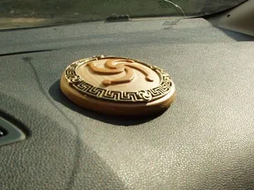 Charms и амулети за колата