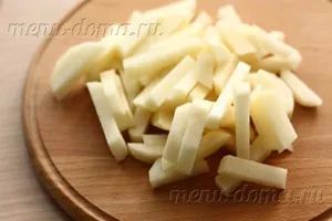 Задушено месо с пилешко и картофи в рецептата фурна със снимка