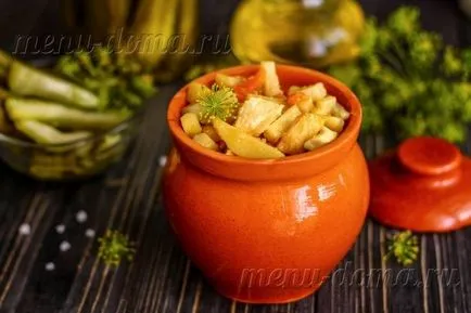 Задушено месо с пилешко и картофи в рецептата фурна със снимка