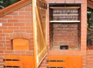 Smokehouse горещо пушена свои ръце