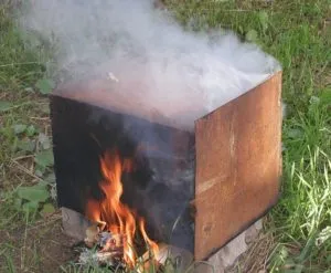 Smokehouse горещо пушена свои ръце