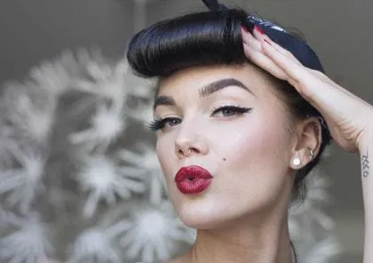 Е стил Pin-Up стъпки, за да се създаде един образ, грим, прическа, фото