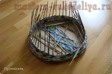Малка къща за котка от вестници