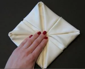 Origami az asztalra a szalvéták létre egy ünnepi hangulatot