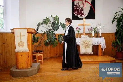 Pastor a templom Samara Olga Temirbulatova „nő lelkész