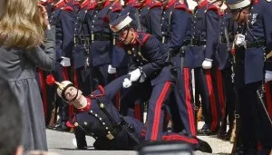 Първа помощ в случай на загуба на съзнание, че трябва да се направи!