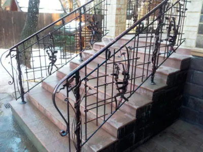 Pridvor balustrade tipuri de elemente de garduri, pașii de instalare