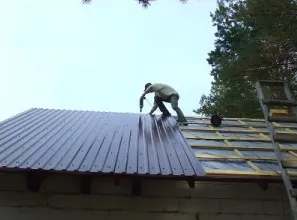 Megfelelő telepítés a tetőn hullámlemez - útmutató és tippek