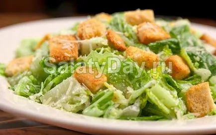 Salata Caesar Classic - pe o masă festivă sau la o rețetă cina de familie cu fotografii și video