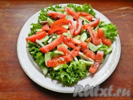 Saláta sült sertés, paradicsom és uborka - a recept egy fotó