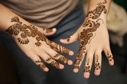 Как се провежда mehendi на ръцете си като къна изплакнете кожата с женско онлайн списание