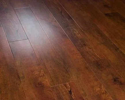 Meg fognak választani laminált padló a konyhában és a folyosón részletes utasításokat fotókkal és videó példák
