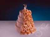 trandafiri tort și panglici de nunta numărul 485 cu livrare la Moscova de la întreprinderea de cofetărie „Altufyevo“